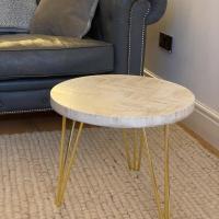 Finished up this funky little plywood coffee table with some brass hairpin legs. #coffeetables #plywooddesign #plywoodfurniture #custommade #hairpinlegs #brassandply #woodworking #interiordesign gorillaglueuk thehairpinlegco