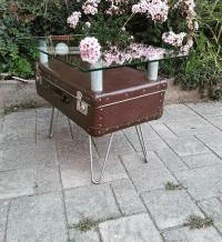 The table is set 🌸 •
With a little bit of imagination and craft, this old suitcase has been transformed into a unique glass-top coffee table. •
Our steel hairpin legs are a great way to take items like old suitcases and give them a whole new purpose in your home ✨ •
📸 : @regina.raesi (Thanks for sharing!)
V
V
V
#hairpinlegs #steel #homemadefurniture #upcycling #suitcasetable #diyvintage #vintagemeetsmodern #moderntwist #storage #storagesolutions #midcenturymodern #mymidcenturymix #furnituremaking #furniture #statementfurniture #loungefurniture #lounge #design #decor #home #coffeetable #interiors #imadethis #uniquefurniture #modernvintage #homegoals #homeinspiration #retrocool #thehairpinlegco