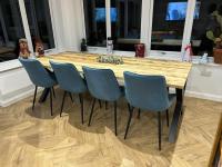 A beast of a table made using thehairpinlegco X-Frame legs. Finished in our satin colour.
Measuring 230cm x 100cm this will be the perfect table for the Christmas feast and after dinner games.
