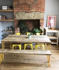 Your home's your canvas 🎨 @charlottephilippa has combined all the best things –– plants, exposed brick, rustic wood and our yellow hairpin legs 💛 What brings your home to life?
V
V
V
#hairpinlegs #yellow #home #interior #diningroom #reclaimed #reuse #furniturewithsoul #mymodernhome #myhomevibe #diytable #restoredtable #homeinspo #decorideas #dreamhome #myhometrend #realhomes #interiorsnapshot #mydomaine #myhomedecor #colourmyhome #mysassyhomestyle #lovetohome #interiorspaces #myinteriordetails #styleithappy #yellowhairpinlegs #weeklyinteriorinspo #thehairpinlegco