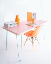 Put quirk to work 🍍 Colourful desk with duck egg blue hairpins, by @helloretrodesign
V
V
V
#hairpinlegs #furniture #furnituredesign#furnitureonline #contemporaryfurnitiredesign #livingetcuk #interiordesign #workspace #midcenturystyle #blue #pineapple #desk #DIYdesk #greeninteriors #midcenturymodern #diy #interiordesign #fun #funinteriors #homedecor #art #retro #vintage #myhousethismonth #styleithappy #myinteriorvibe #ikeahack #rockininteriors #mygorgeousgaff #thehairpinlegco