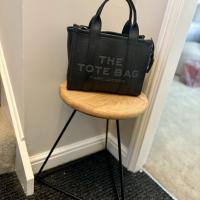 Perfect spot for my bag 💼 

Matches my console table perfectly thehairpinlegco 👌🏼

AD | GIFTED

#hallway #hallwaydecor #porch #porchdecor #newbuildhome #gleeson #gleesonhomes #kildare #newbuild #newbuildjourney #stool #chair #wood #industrialstyle #hairpinlegs #hairpinlegco #marcjacobs #marcjacobsbag