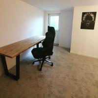 In the good books with my latest diy 😊
.
.
Desk made from left over worktop and thehairpinlegco legs, which are beautiful and so easy to fit
.
.
Chair is secretlab and the obvious displate adding the first bit of decor 
.
.
#diy #diydesk #woodendesk #secretlabschair #officediy #gamesroom