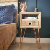 Ad 

We first used thehairpinlegco when we revamped our old Kitchen. I decided the island needed to go and I set Mark the task of making us a bespoke breakfast bar to fit the space.... Since then we've used them for console tables, coffee tables and now beside tables. We love them! 💕 

I don't think I will ever get over the satisfaction that comes with making things yourself and the memories that you create whilst doing it. 

Now we just need a mattress but let's not talk about that shall we?! 🙈😬

Post contains gifted items from thehairpinlegco ❤️

Keep your eyes peeled tomorrow because I'm also going to post a video showing the process we went through to make these! 💕

#hairpinlegs #copperhairpinlegs #bedsidetables #DIYbedsidetables #scaffoldboardbedsidetables #scaffoldboardfurniture #diy #bespokefurniture #woodwork #TeamDewalt #BandQit #hagueblue #diypanelling #farrowandballhagueblue