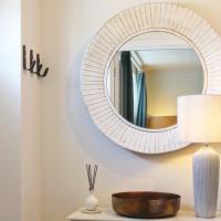 | HALLWAY STYLING |

This week, I decided to decorate my hallway. It is pretty spectacular what can be done to a space by simply adding a mirror, console table &amp; lamp. 

Though, the black/brass wall hooks from thehairpinlegco has to be my favourite addition to the space! They were super straightforward to install &amp; I love the harmonious balance between aesthetics and functionality.

Now to decide what to hang on them! 

AD | GIFTED
