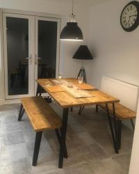 A dining table is for life, not just Christmas.
.
Dining table and 2 benches delivered to a local customer. 
.
The Vanguard table and bench featured here with box hairpin legs and a Honey finish, available to buy from thedancingwoodman.com 🕺🏼