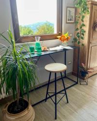 Buongiorno carissime 🤍

Oramai avrete capito quando mi piace creare nuovi angolini accoglienti nella nostra casetta 😍

Ed è grazie a questo bellissimo sgabello dal design nordico inviatomi dall’ azienda thehairpinlegco che sono riuscita a rendere più accogliente e funzionale questo spazio sotto la finestra.

Io ho scelto il modello NORD STOOL con seduta in quercia di alta qualità e gambe in acciaio nero satinato ma potete scegliere il design e il colore in base al vostro stile. 

Molto facile da montare, basta solamente avvitare tre viti 😄

L’ azienda ha un vasto assortimento di mobilio ed è specializzata nella produzione di vari tipi di gambe per tavoli e sgabelli 🤍

Vi consiglio di guardare la loro pagina ➡️ thehairpinlegco 🖤

 

____________________________________

Dears,

By now you will have understood how I like to create new welcoming corners in my house 😍

And it is thanks to this beautiful Nordic design stool sent to me 
from the company thehairpinlegco who I managed to make this space under the window more welcoming and functional 

I chose the NORD STOOL model with high quality oak wood seat and satin black steel legs, but you can choose the design and color according to your style. 

Very easy to assemble, you just need to screw three screws 😄

The company has a vast assortment of furniture and it is specialized in the production of various types of tables and hairpins legs

Thank you thehairpinlegco 🖤

GIFTED BY thehairpinlegco 

#thehairpinlegco #hairpin #homedecor #homedesign #homedecoration #snackbar #arredamento #casanuova #kitchen #kitchendecor #kitcheninspiration #gift #gifted #collaborazioni #collaboration #inspiration #aesthetic #contentcreator #windows 

Arredamento 
Home Decor
Kitchen