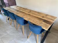 Had a super busy day today. One part was installing this reclaimed scaffolding table and bench set with epic X shaped legs. Just such a good combo and this blue chairs looks 🔥 #workshoplife #workshop #devon #dartmoor #wearedartmoor #upcycledfurniture #industrialdesign #devonlife #carpentry #furnituremaker #buylocal #devonlife #diningroomtable #table #bench