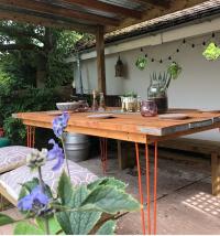 Sunset dining 🌞 Liven up your outdoor space, with orange hairpins.
Made by: @blue_piccadilly
Click the #linkinbio to see all the colours we have available. 
V
V
V
#hairpinlegs #outsidedining #outisdedecor #howilive #chilling #gardendecor #gardendining #ourlittlepieceofheaven #nesttoimpress #walltowallstyle #myhometrend #fafffriday #passion4interiors #actualinstagramhomes #1930shouse #myeclecticmix #realinstahomes #dailydecordetail #myHShome #luxuryinteriorsonabudget #instahomestyle #mystylishspace #colourfulinteriors #orange #myvintagevibe #thehairpinlegco