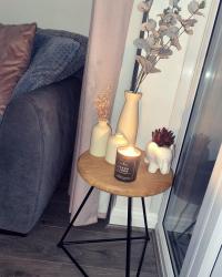 Vases 🤍 

Who doesn’t love a vase right? I’m obsessed with this ceramic farmhouse set of 3 vases from bellaandmoon.co.uk! They fit in with the aesthetic of my current living room so well and I know they’ll match the neutral/sage vibe in my new house 😍. 

Use code hopwoodmeadows10 for 10% off on their website now 📦

AD | Gifted | BA 

I’ve styled the vases on my stool from thehairpinlegco and the night wouldn’t be complete with lighting a candle from wyldwickhome 🤍🖤

#interiordesign #shopsmall #shopsmallbusiness #shopsmallbusinesses #interiordesign #interiors #livingroomdecor #livingroomstyle #vases #ceramicvase #candle #stool #hairpinlegs