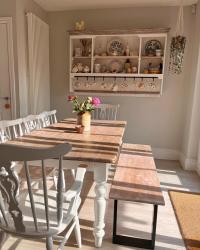 Now for something different ➡️

We've swapped 2 chairs for a bench in our kitchen diner 😍 Swipe to see 👉🏻

We've used a bench base from hairpinlegco (Ad) and a knotty pine top from bandq which I've stained and waxed to match the table. I'm hoping over time the bench will wear a bit more like the table top ☺️

Our kitchen is a mix of modern and country-style together as we have very modern gloss cabinets and black worktops so the bench helps to bring everything together too! 

Let me know what you think 😀

#hairpinlegco #kitchendecor #transformationtuesday #architecture #mykitchen #tuesdaytransformation #beautiful #kitchendesign #sahstylists #showusyourredrow #somersethome #countrykitchen #kitchenideas #myhshome #kitchenbench #modernvscountry #redrow #southweststyling #redrowhomes #letchworthredrow #redrowletchworth #yourhomemagazine #industrialstyling #ourmonktonheathfieldhome #allspacesgreatandsmall #discoverunder15k #interiorstyles #modernandcountrykitchen