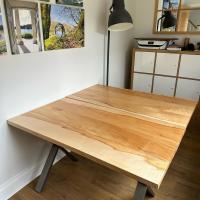 Sycamore desks, oak and brown oak desk/screen risers completed. The wood looks amazing and with the hairpin legs and box section cross legs from the thehairpinlegco they are perfect in this home office
.
.
.
.
#homeoffice #home #office #desk #mac #macbook #hp #dell #computer #work #homedesign #design #hairpinlegco #hairpin #metal #oak #brownoak #sycamore #wood #woodworking #handmade #humphreydesigns