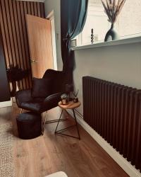 Still inlove with my stool from thehairpinlegco !!🤎

Ft the perfect radiator from bathroomtakeaway 🖤

#livingroom #interiordesign #interior #homedecor #home #design #livingroomdecor #furniture #decor #homedesign #interiors #decoration #architecture #homesweethome #livingroomdesign #interiordesigner #luxury #interiorstyling #interiordecor #furnituredesign #living #inspiration #art #livingroominspo  #designer #instahome