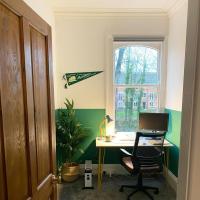 A few weeks after showing you all the finished paintwork of the new office, we’ve finally got all of our Black Friday office furniture and it is now being used full-time for WFH!⁣
⁣
It’s a far cry from the single bedroom we used to have in here (see the transformation a few posts ago) - but think it’s really nice and relaxing! And we’ve finally found a good use for the random nook with our shelving unit and neon light!⁣
⁣
#victorianhome #victorianhouse #victorianterrace #victorianterracerenovation #homedecor #realhomesofinstagram #periodhomesofinsta #mynortheasthome #homeoffice #homeofficedesign #homeofficedecor #farrowandball #verdigrisgreen #MyGardenTrading #WeAreGeorge #ManoManoUK #mysainsburyshome #dowsingandreynolds