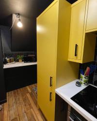 Afternoon, 
How are you all? 
It’s dark and raining here but we have our own little ray of Sunshine in the new kitchen. 
I do love a pop of colour against dark walls🌈What are your plans for this evening? 
thehousefanatics wrenkitchens mycolourfulinterior colourfulhomevibe colourthatspot interioreccentric dogsbollocksdecor upstylemepretty myhomeonthegrid dailyhomeshare my_daring_decor hyglaminspired exclusivelyinclusivehomes retrohauls rockmyhomestyle glimpseofmygaff wall I’m
#kitchen #newkitchen #kitchenideas #kitchendesign #kitcheninspo #colourpop #interiordesign #interiordecor #60shome #vintagehome #retrohome #deliciouslydarkdecor #walltowallstyle #instahoodwatch #homestory #yellow #colouredkitchens #glimpseofmygaff #kitchenrenovation #paintitblack #scrollstoppinghome #boldandbeautiful #sorealhomes #realhomesofinstagram #mycreativeinterior #maximalist #maximalistinteriors #eclecticinteriors #dailyhomeshare #corian