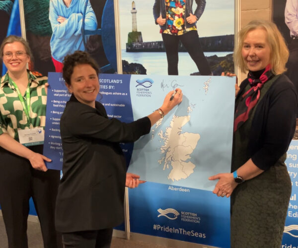 Cabinet Secretary signs pledge to protect fishing