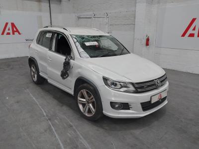 Image of 2015 VOLKSWAGEN TIGUAN R LINE TDI BLUEMOTION TECHNOLO 1968cc TURBO DIESEL MANUAL 6 Speed 5 DOOR ESTATE