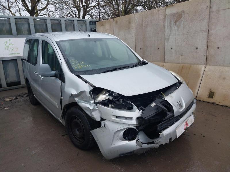 2013 PEUGEOT EXPERT HORIZON SE S-A 1560cc TURBO DIESEL SEMI AUTO MPV