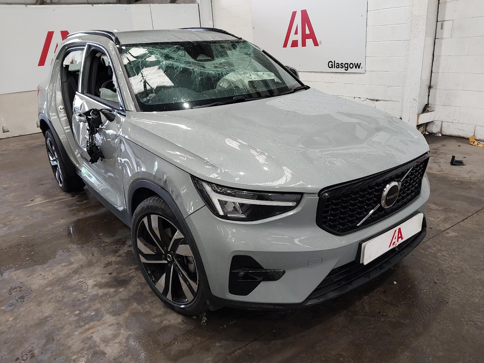 2025 VOLVO XC40 B3 PLUS 1969cc TURBO PETROL SEMI AUTO 5 DOOR ESTATE