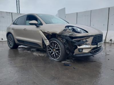 2014 PORSCHE MACAN PDK