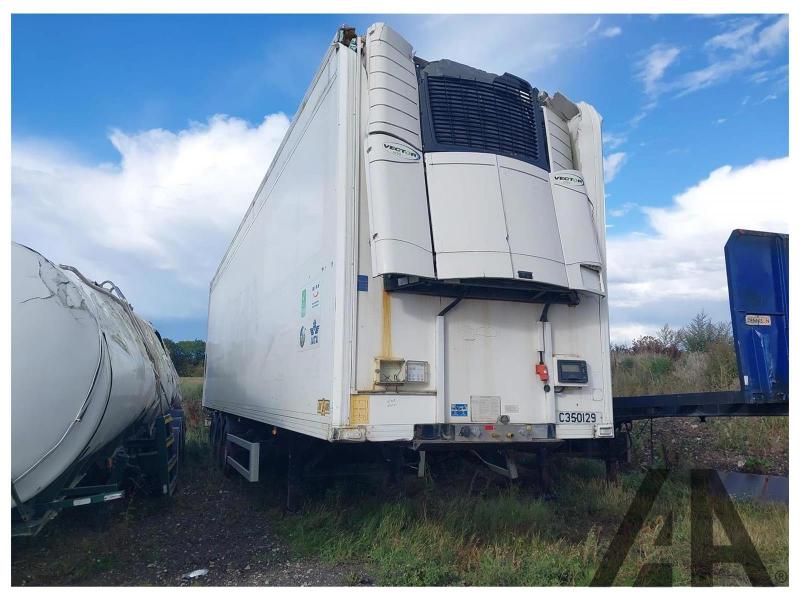 2013 FORD KA WHITE FRIDGE TRAILER