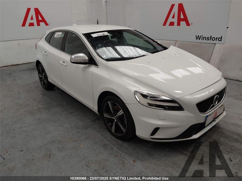 2016 VOLVO V40 T2 R-DESIGN NAV PLUS 1969cc TURBO PETROL MANUAL 6 Speed 5 DOOR HATCHBACK