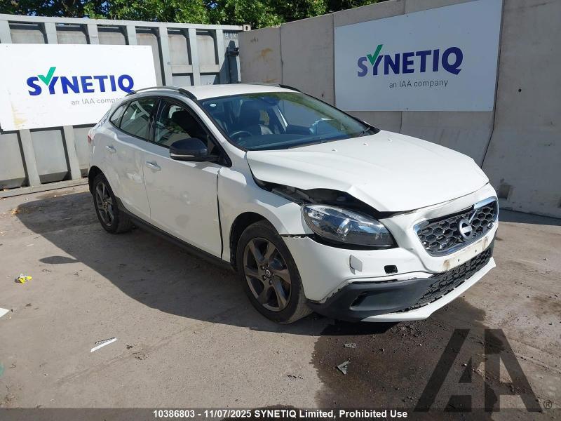 2013 VOLVO V40 D2 CROSS COUNTRY LUX 1560cc TURBO DIESEL MANUAL 6 Speed 5 DOOR HATCHBACK