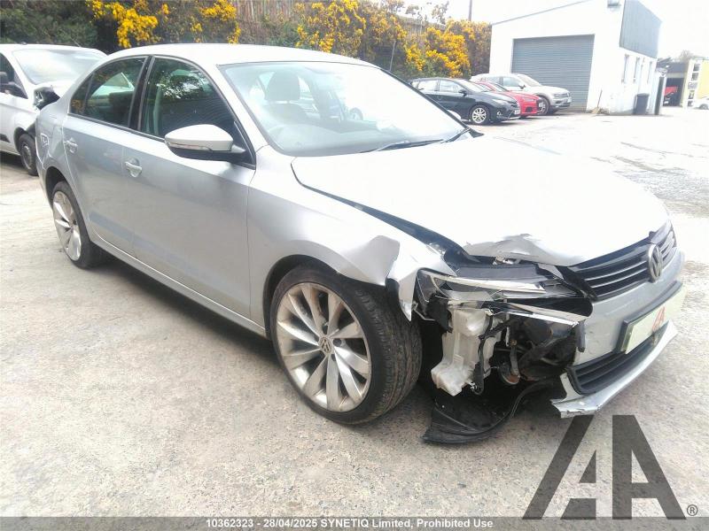 2013 VOLKSWAGEN JETTA SE TDI BLUEMOTION TECHNOLOGY 1598cc TURBO DIESEL MANUAL 5 Speed 4 DOOR SALOON