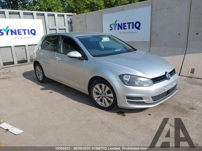 2014 VOLKSWAGEN GOLF SE TDI BLUEMOTION TECHNOLOGY 1598cc TURBO DIESEL MANUAL 5 Speed 5 DOOR HATCHBACK