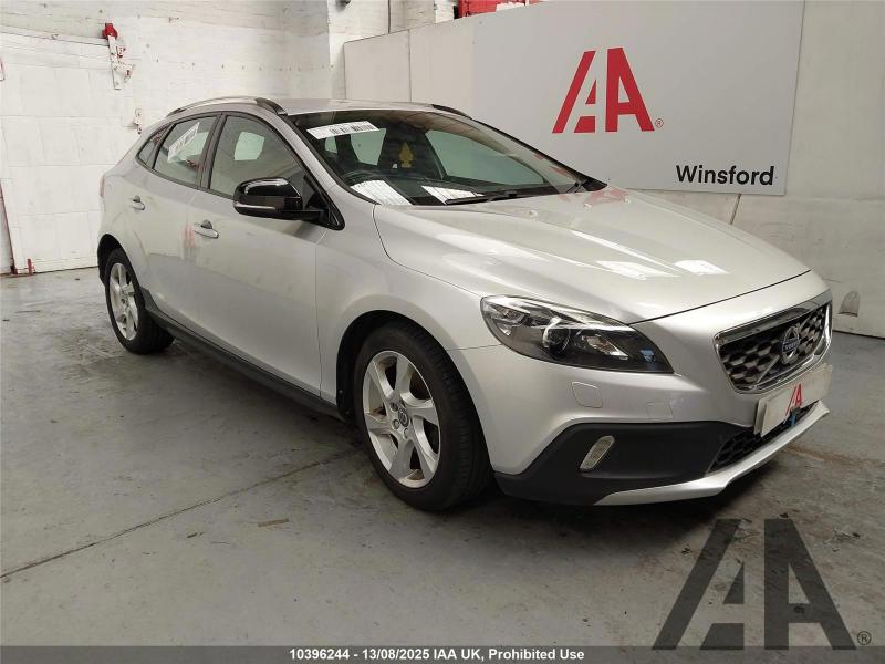 2015 VOLVO V40 D2 CROSS COUNTRY LUX NAV 1560cc TURBO DIESEL MANUAL 6 Speed 5 DOOR HATCHBACK