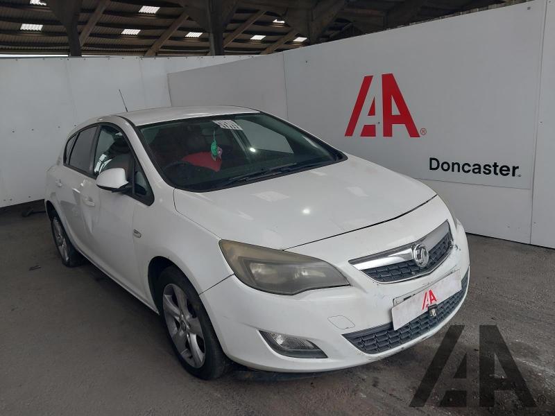 2011 VAUXHALL ASTRA EXCLUSIV CDTI 1686cc TURBO DIESEL MANUAL 6 Speed 5 DOOR HATCHBACK