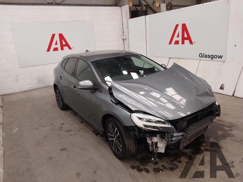 2018 VOLVO V40 T2 MOMENTUM NAV PLUS 1969cc TURBO PETROL MANUAL 6 Speed 5 DOOR HATCHBACK