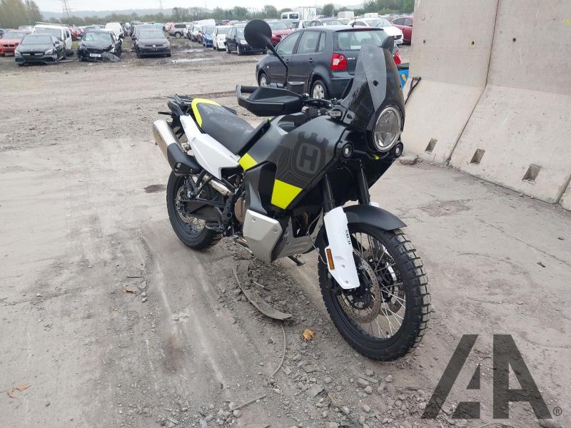 2025 HUSQVARNA NORDEN 901 889cc