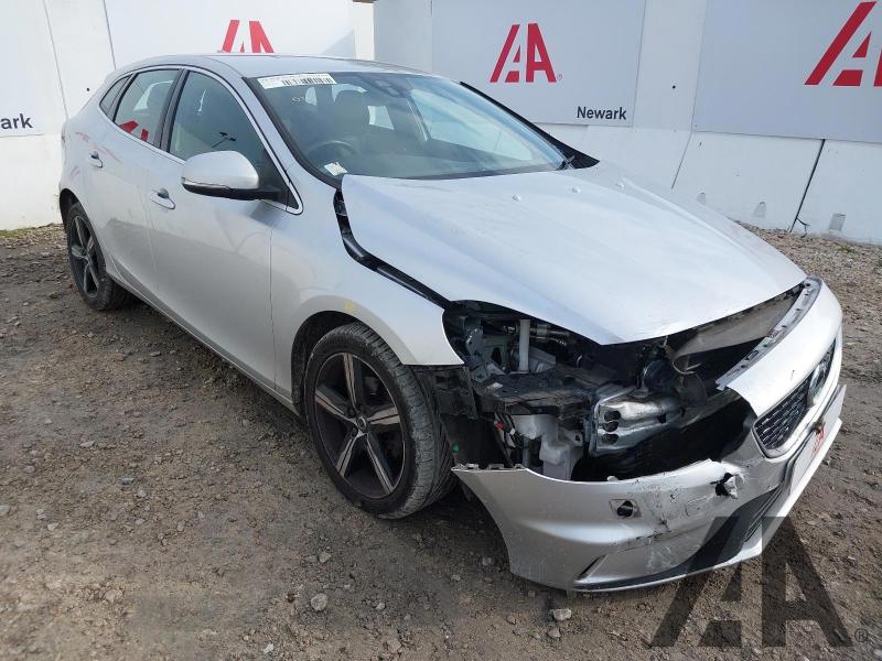 2016 VOLVO V40 D2 R-DESIGN 1969cc TURBO DIESEL MANUAL 6 Speed 5 DOOR HATCHBACK