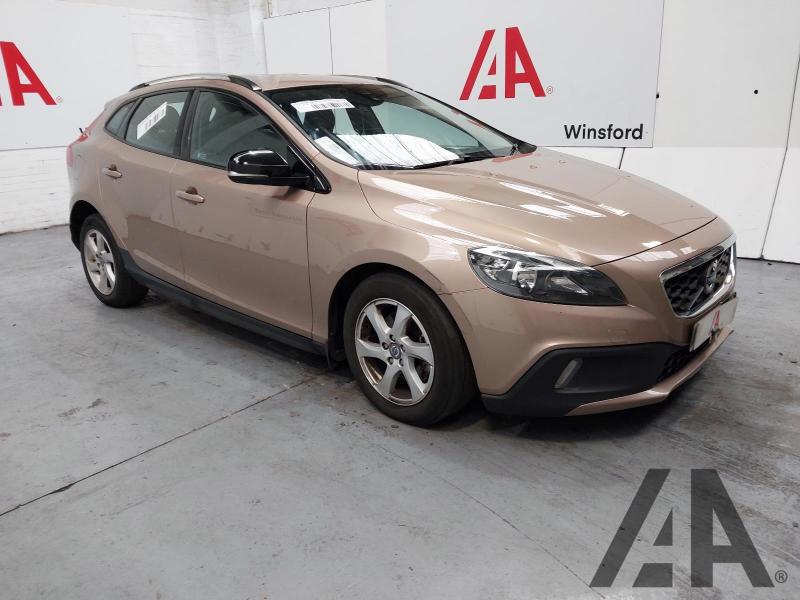 2014 VOLVO V40 D2 CROSS COUNTRY SE NAV 1560cc TURBO DIESEL MANUAL 6 Speed 5 DOOR HATCHBACK