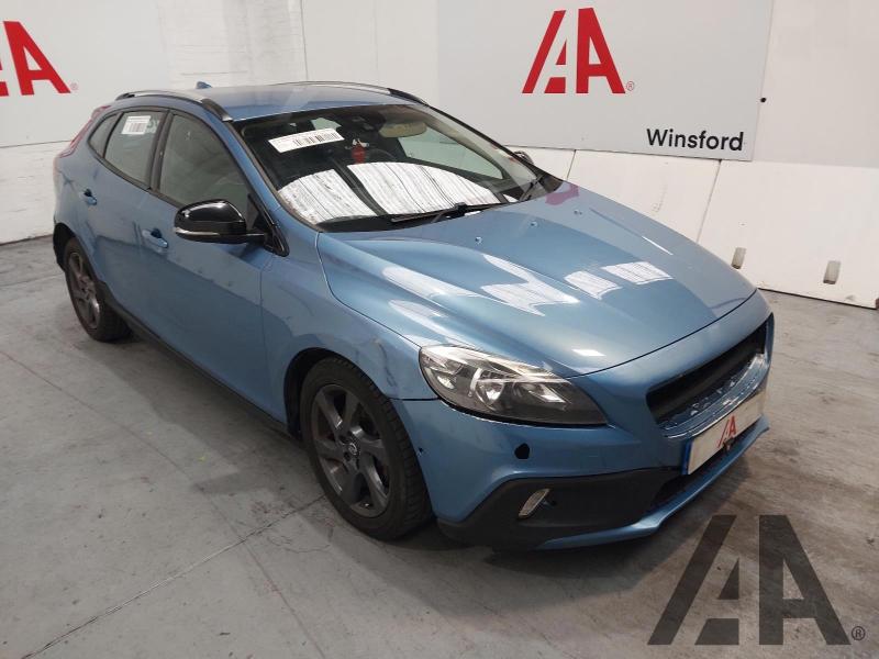 2015 VOLVO V40 D2 CROSS COUNTRY LUX 1969cc TURBO DIESEL AUTOMATIC 6 Speed 5 DOOR HATCHBACK