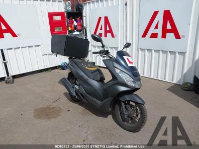 Image of 2017 HONDA WW (PCX) 125cc PETROL CVT SCOOTER