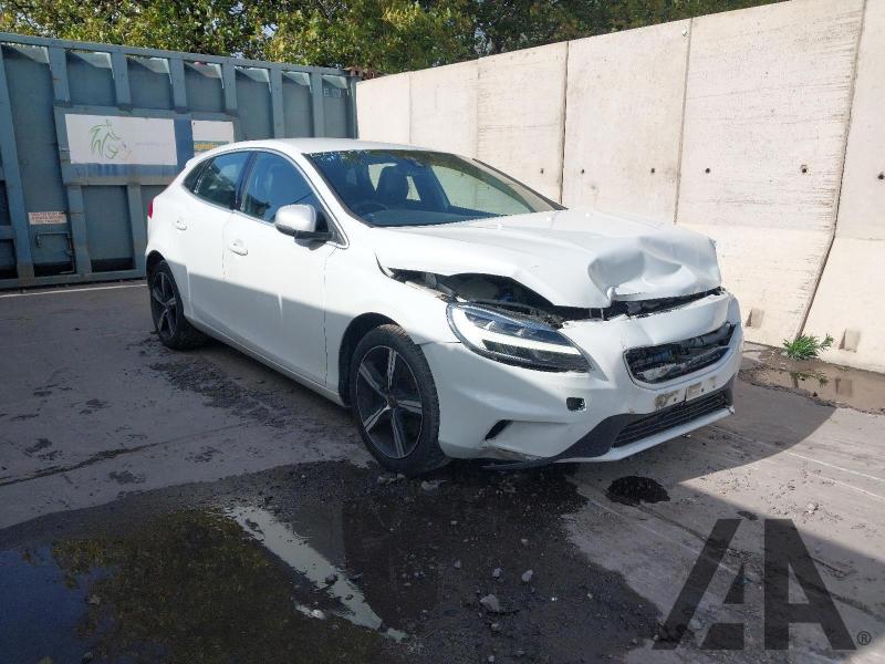 2017 VOLVO V40 T2 R-DESIGN 1969cc TURBO PETROL MANUAL 6 Speed 5 DOOR HATCHBACK