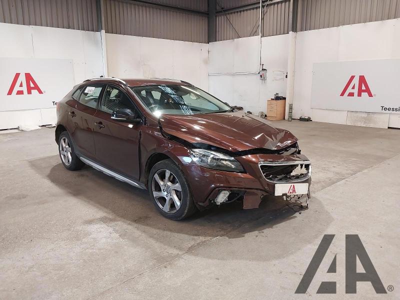 2016 VOLVO V40 D2 CROSS COUNTRY LUX NAV 1969cc TURBO DIESEL AUTOMATIC 6 Speed 5 DOOR HATCHBACK