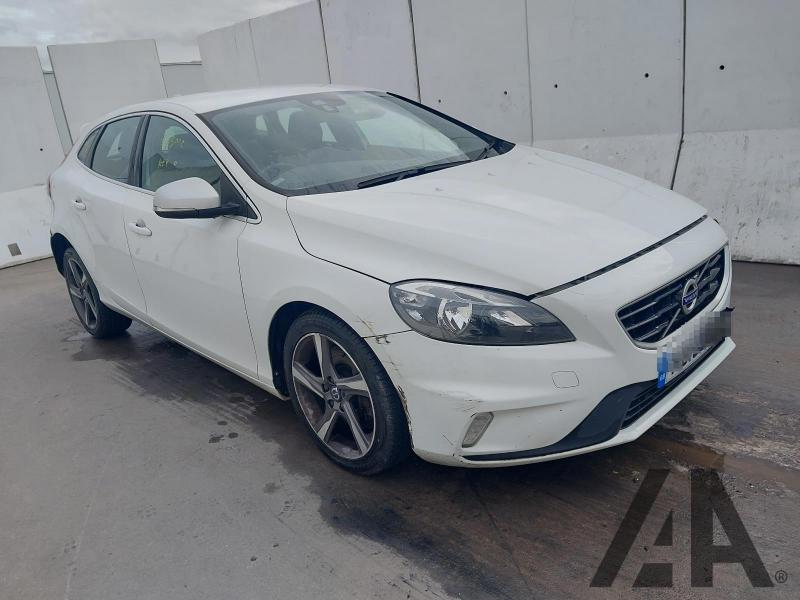 2015 VOLVO V40 D4 R-DESIGN NAV 1969cc TURBO DIESEL MANUAL 6 Speed 5 DOOR HATCHBACK