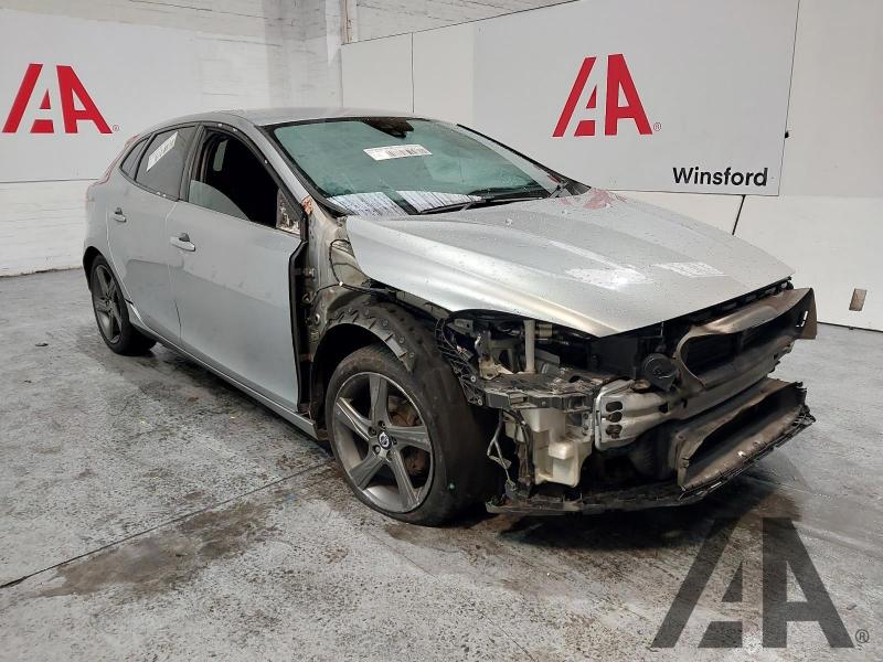 2014 VOLVO V40 D2 R-DESIGN 1560cc TURBO DIESEL MANUAL 6 Speed 5 DOOR HATCHBACK