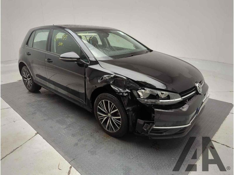 2017 VOLKSWAGEN GOLF SE TSI BLUEMOTION TECHNOLOGY D 1395cc TURBO PETROL SEMI AUTO 7 Speed 5 DOOR HATCHBACK