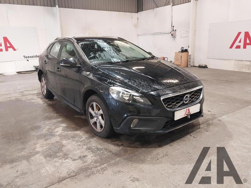2015 VOLVO V40 D2 CROSS COUNTRY SE 1560cc TURBO DIESEL MANUAL 6 Speed 5 DOOR HATCHBACK