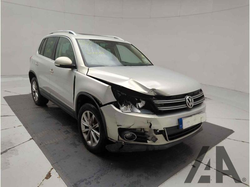 2013 VOLKSWAGEN TIGUAN SE TDI BLUEMOTION TECHNOLOGY 4 1968cc TURBO DIESEL SEMI AUTO 7 Speed 5 DOOR ESTATE