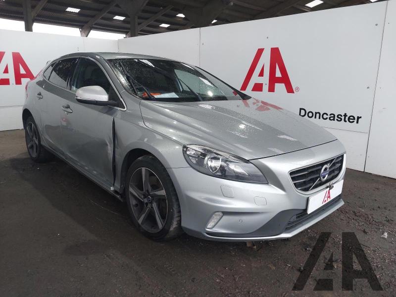 2016 VOLVO V40 D4 R-DESIGN NAV 1969cc TURBO DIESEL MANUAL 6 Speed 5 DOOR HATCHBACK