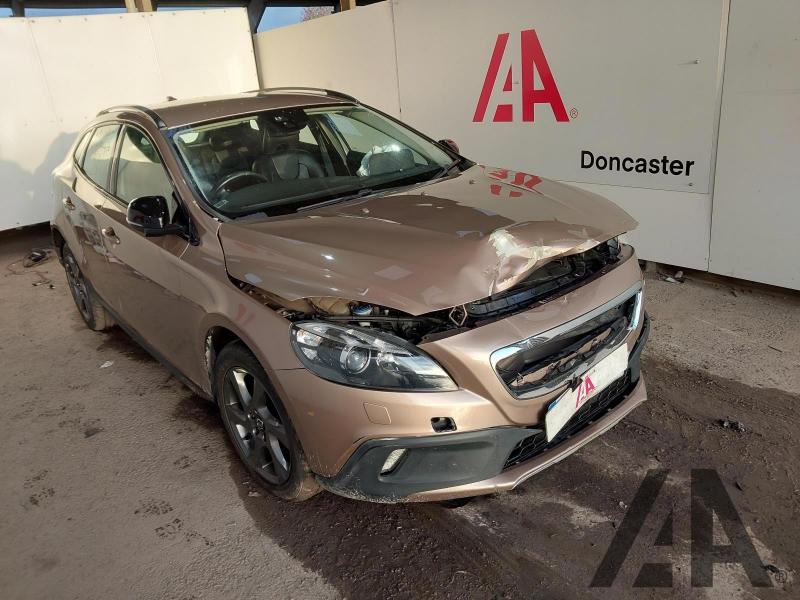 2015 VOLVO V40 D2 CROSS COUNTRY LUX 1560cc TURBO DIESEL AUTOMATIC 6 Speed 5 DOOR HATCHBACK