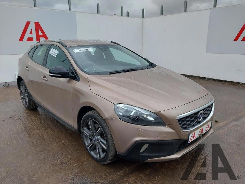 2013 VOLVO V40 D3 CROSS COUNTRY LUX NAV 1984cc TURBO DIESEL AUTOMATIC 6 Speed 5 DOOR HATCHBACK
