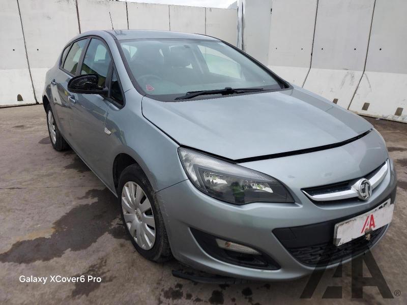 2013 VAUXHALL ASTRA EXCLUSIV 1398cc PETROL MANUAL 5 Speed 5 DOOR HATCHBACK