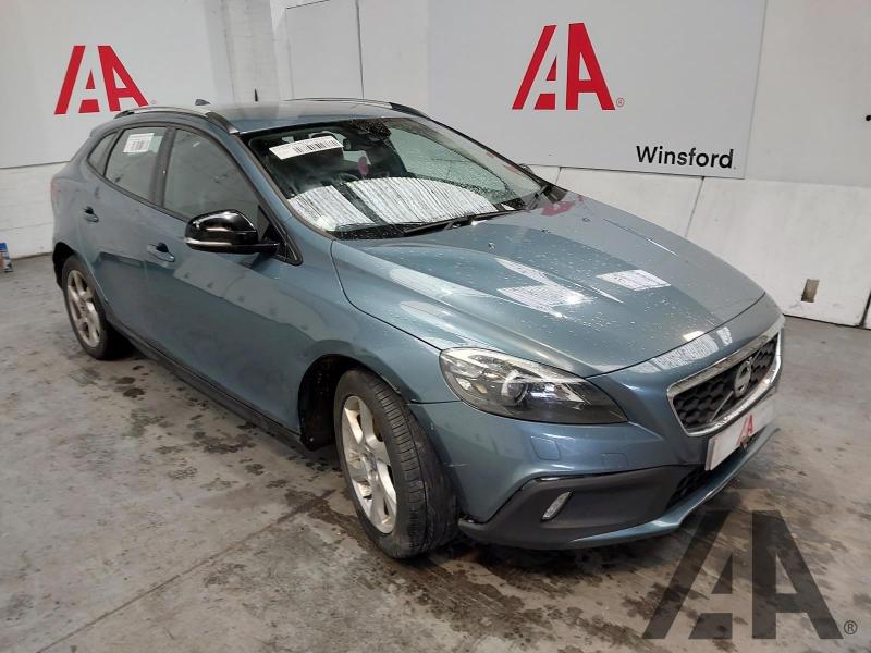 2013 VOLVO V40 D2 CROSS COUNTRY LUX 1560cc TURBO DIESEL MANUAL 6 Speed 5 DOOR HATCHBACK