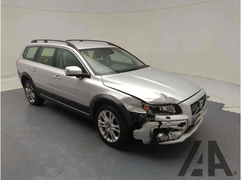2014 VOLVO XC70 D5 SE LUX AWD 2400cc TURBO DIESEL AUTOMATIC 6 Speed 5 DOOR ESTATE